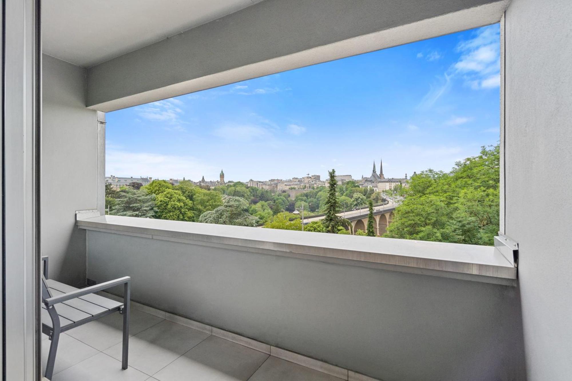 Central Lux 2Br Apt With City Views & Balcony Люксембург Екстериор снимка