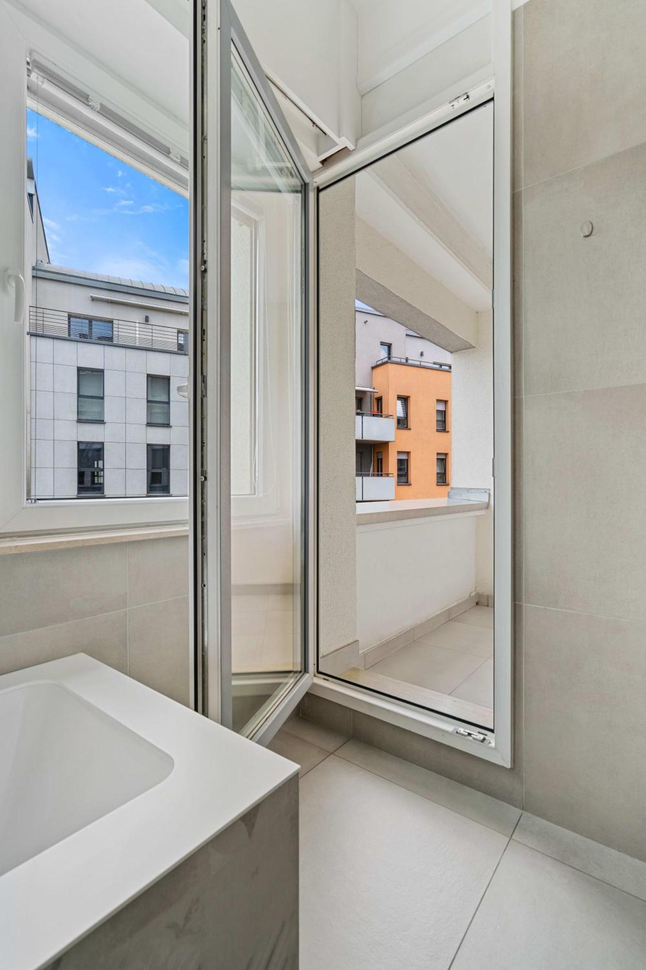 Central Lux 2Br Apt With City Views & Balcony Люксембург Екстериор снимка