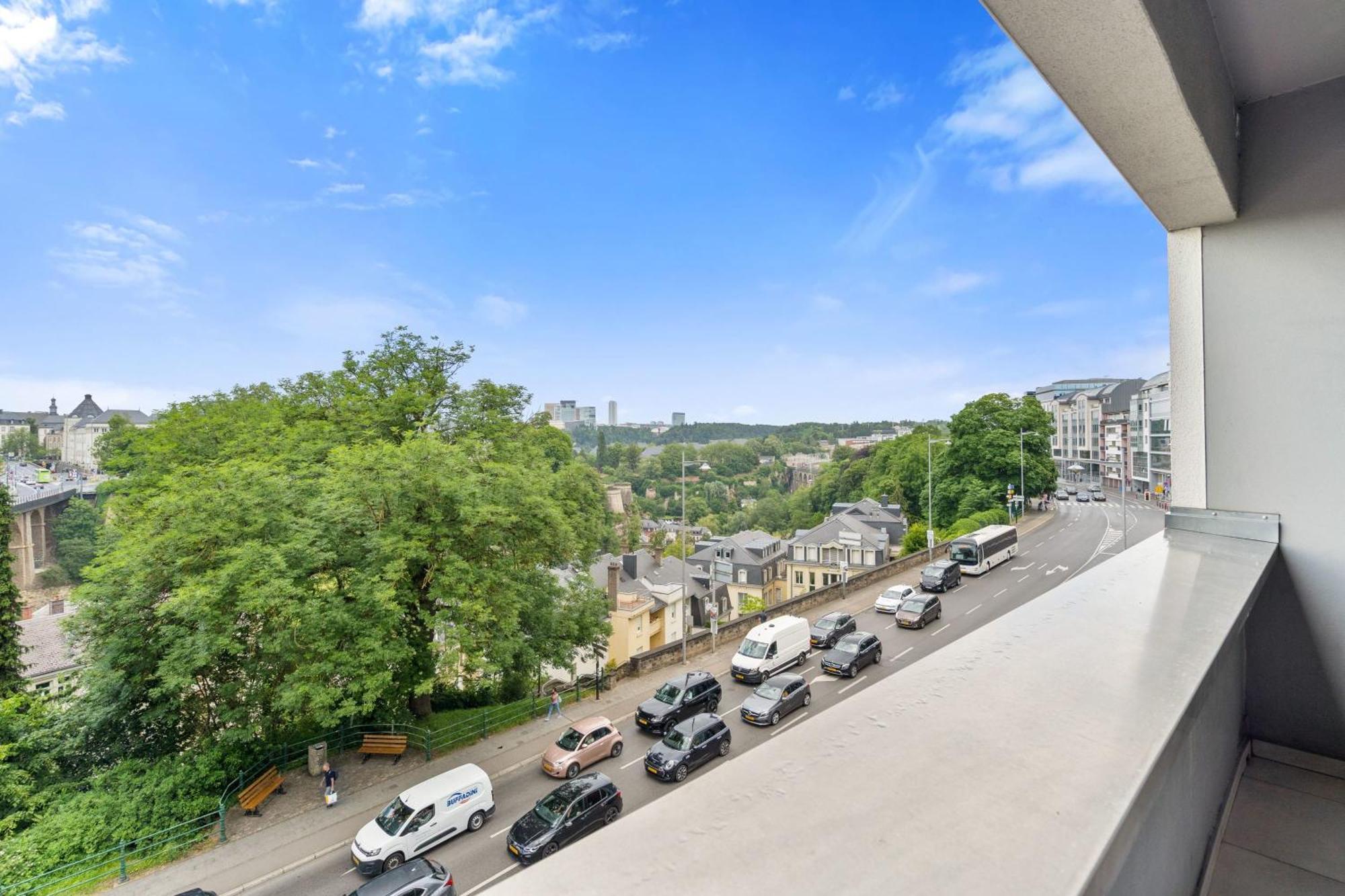 Central Lux 2Br Apt With City Views & Balcony Люксембург Екстериор снимка